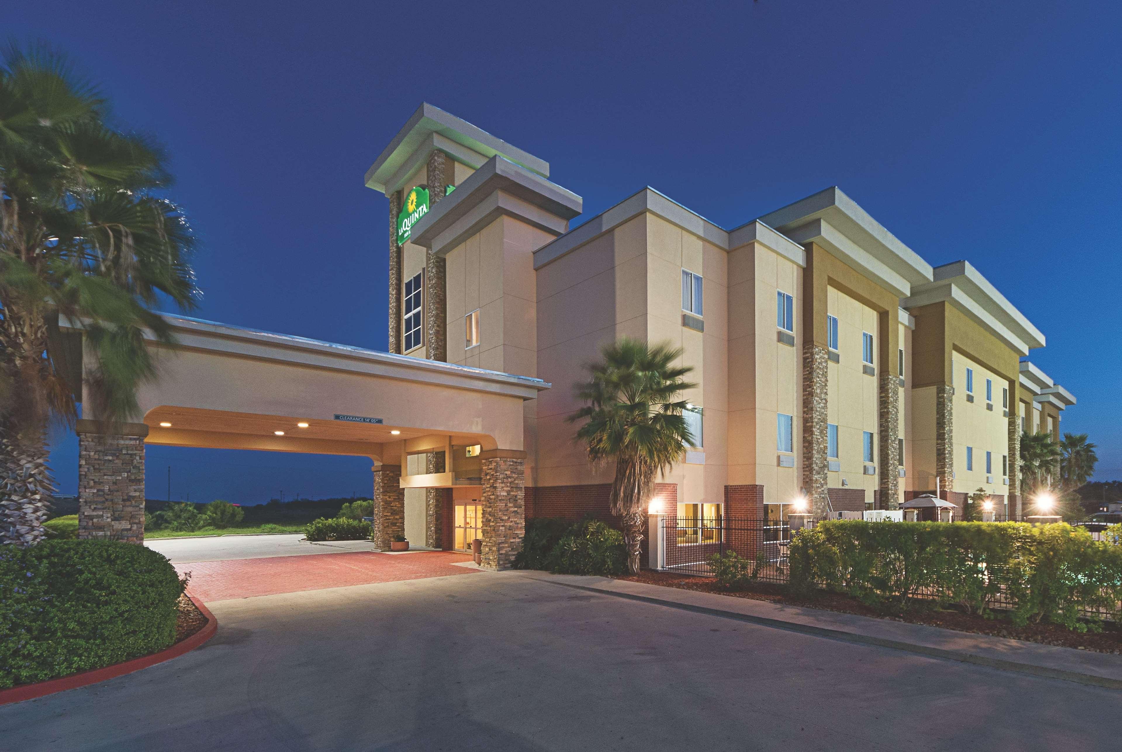 La Quinta By Wyndham Mathis Exterior photo