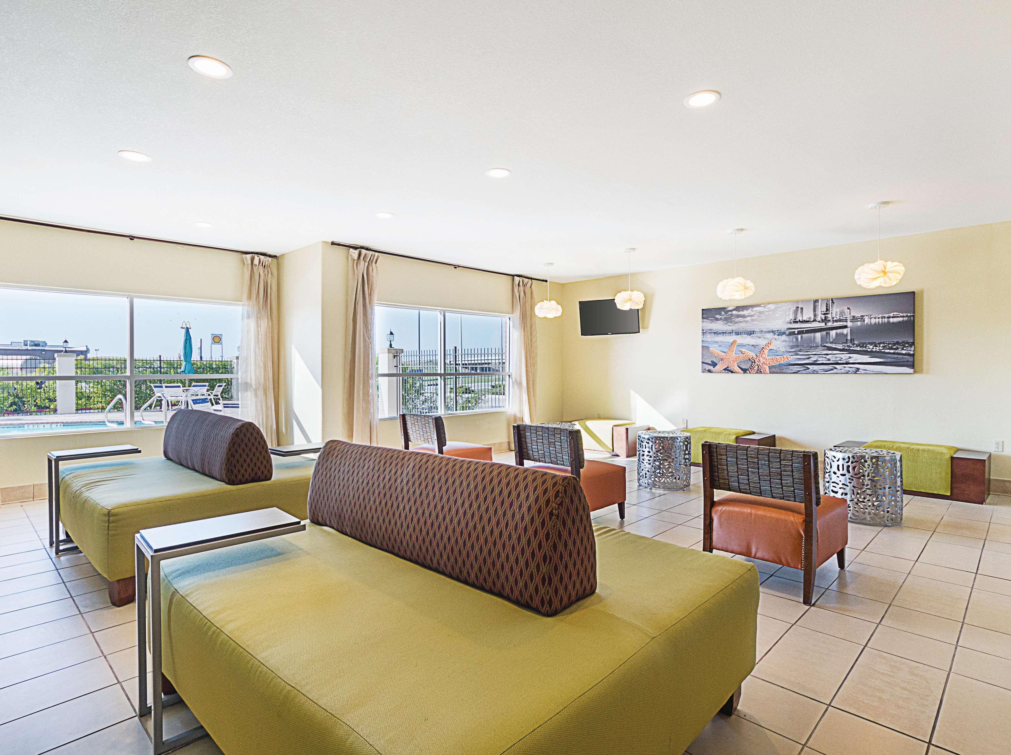 La Quinta By Wyndham Mathis Exterior photo