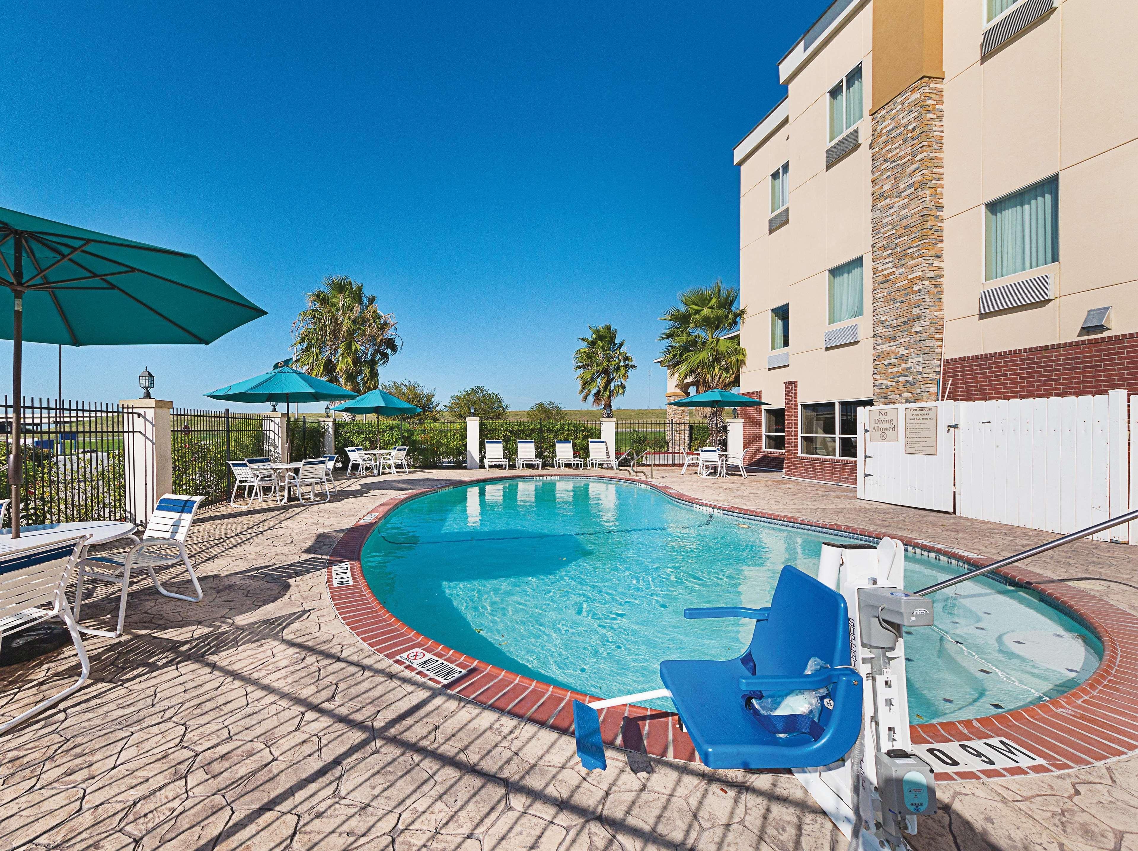 La Quinta By Wyndham Mathis Exterior photo
